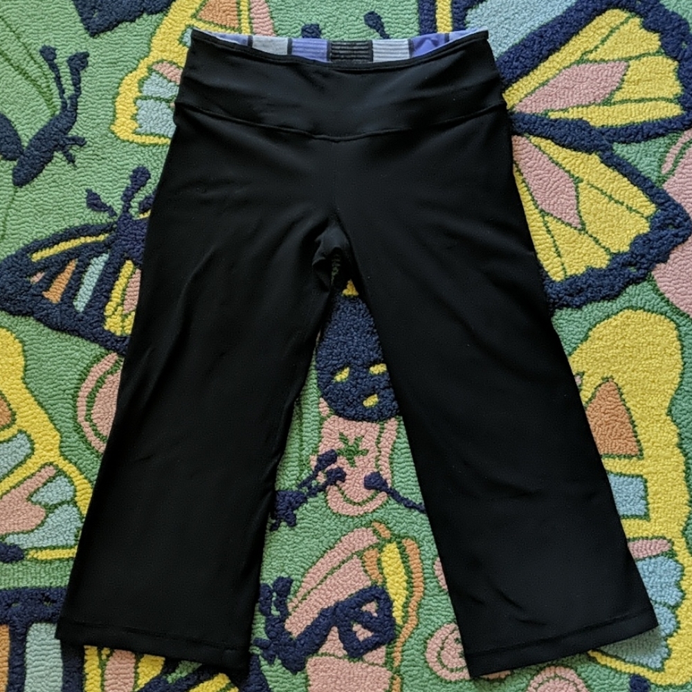 Lululemon groove crops